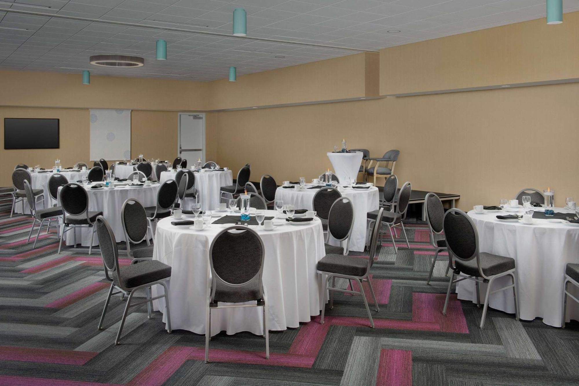 Отель Tru By Hilton Orlando Convention Center Williamsburg Экстерьер фото